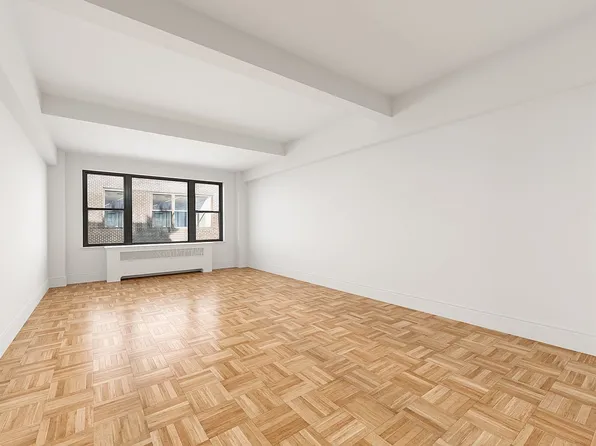 45 W 54th St #10A, New York, NY 10019