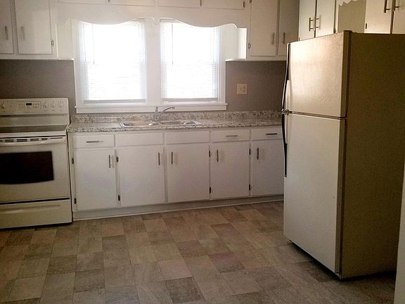Eat-In Kitchen