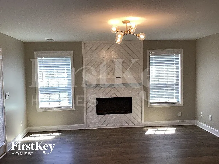 473 Woodtrace Dr — Photo 2