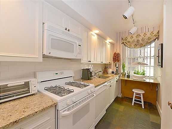 5th image of 45 E 9th St Unit 3