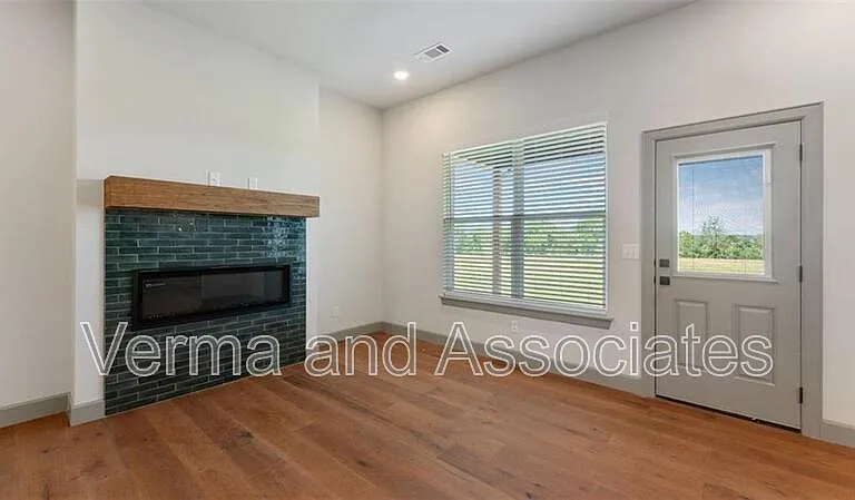 1221 Mammoth St — Photo 23