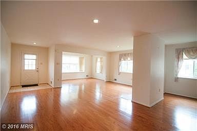 Living Room w/out furniture