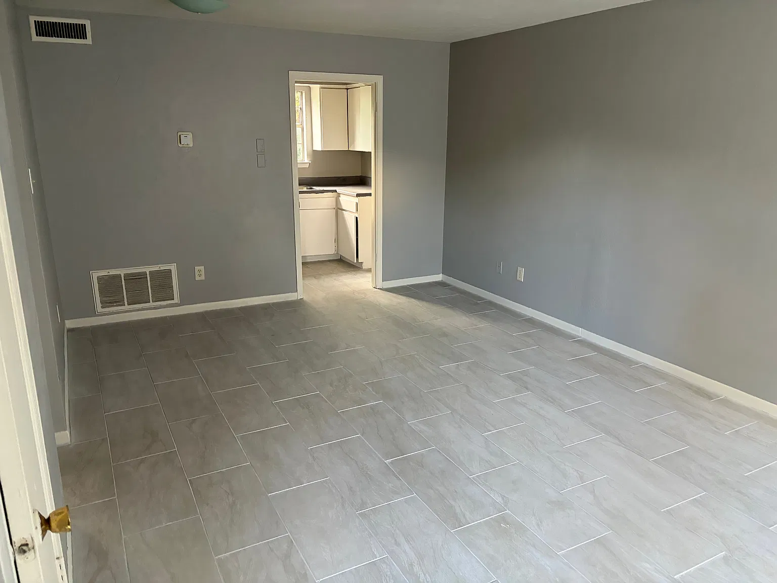 1br downstairs newly renovated — Photo 1
