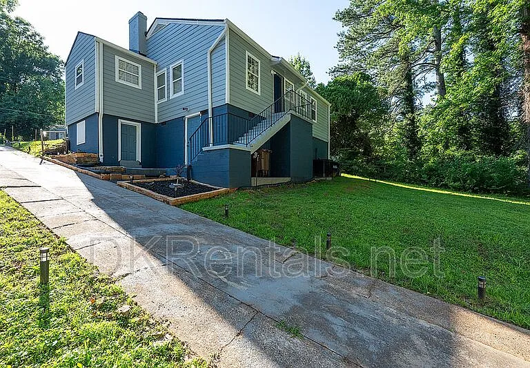 2874 Blount St — Photo 7