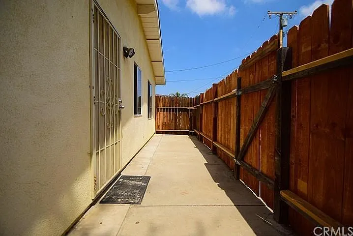 17585 Vine St — Photo 2