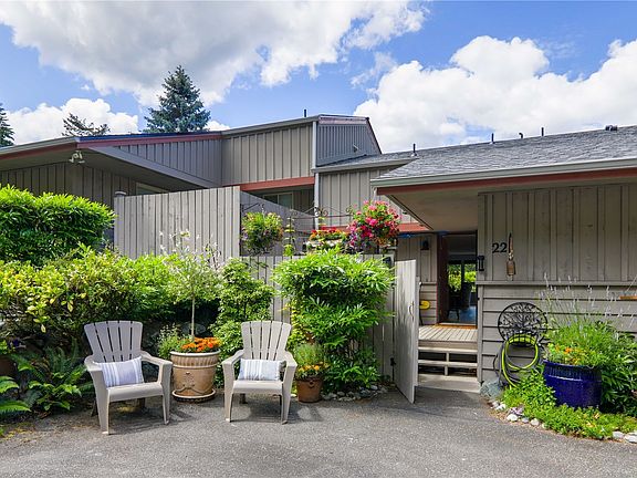 Use this space for additional guest parking, relaxing or socializing with neighbors.>