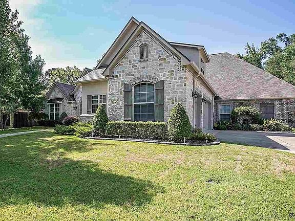 2nd image of 1990 Dueling Oaks Dr