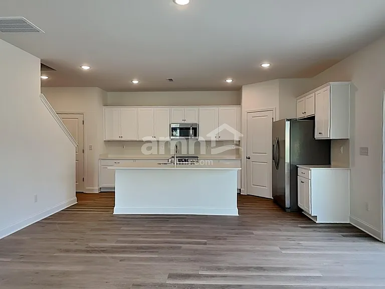 1015 Bevington Dr — Photo 4