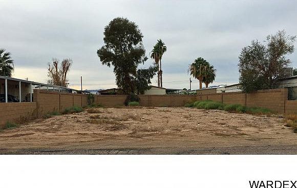 2nd image of 8025 Smoketree Ln
