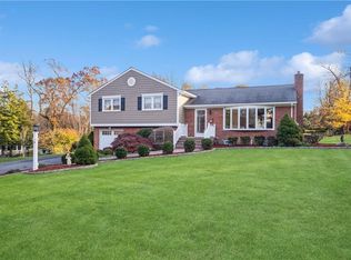 16 Birchbrook Dr, Valhalla, NY 10595