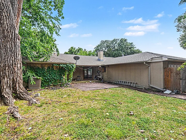 8615 Skyline Dr — Photo 16