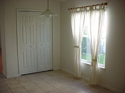5th image of 1111 Harbor Hill St