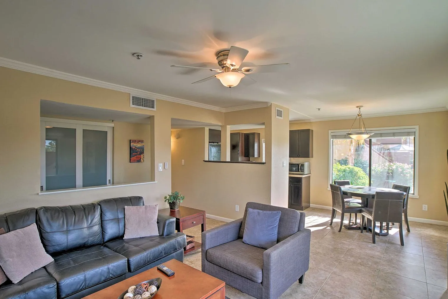 2 bed, 1.0 bath, 990 sqft, $4,257 — Photo 2