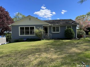 13 Trading Cove Drive, Norwich, CT 06360