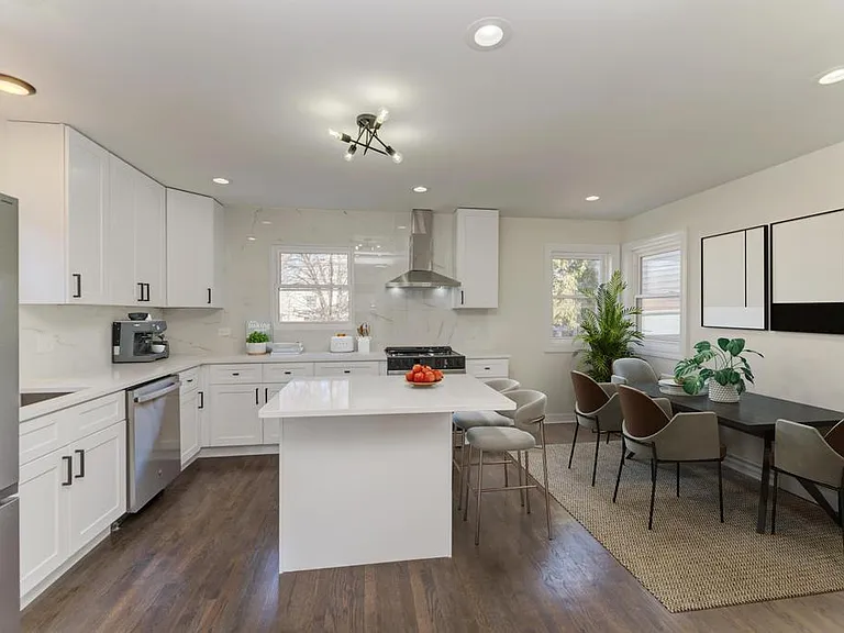 6218 W Foster Ave — Photo 4
