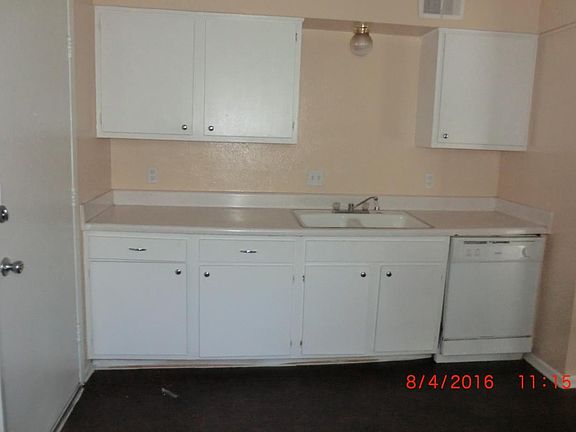 Spacious Kitchen with all appliances