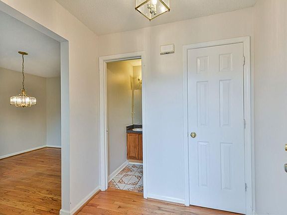 3rd image of 138 Williamsburg Ln