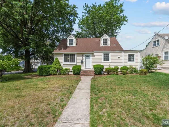 13 Columbus Ave, Hasbrouck Heights, NJ 07604