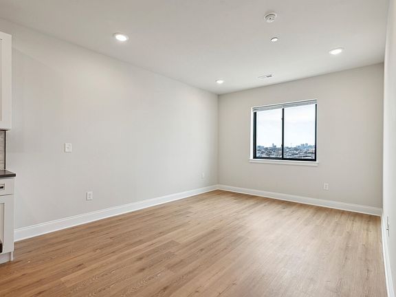 4th image of 2157 E Lehigh Ave #609