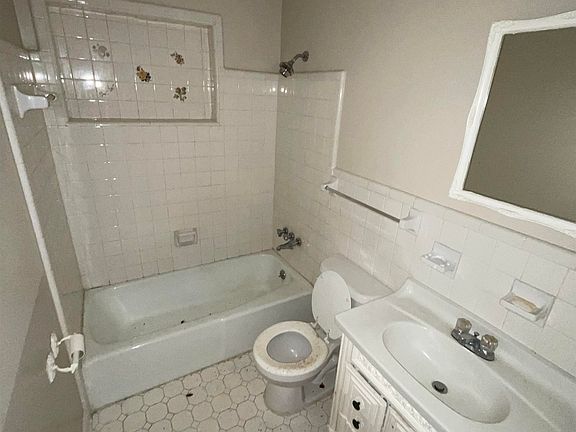 5th image of 4232 Bacon St