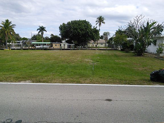 2nd image of 2330 Oleander St