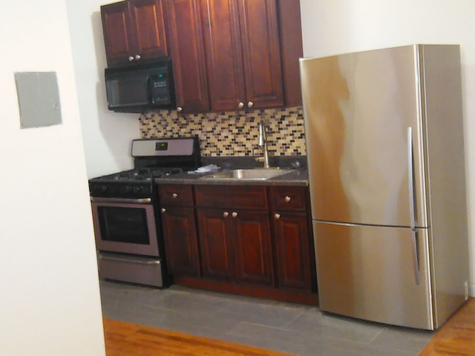 2nd image of 546 Van Siclen Ave APT 1