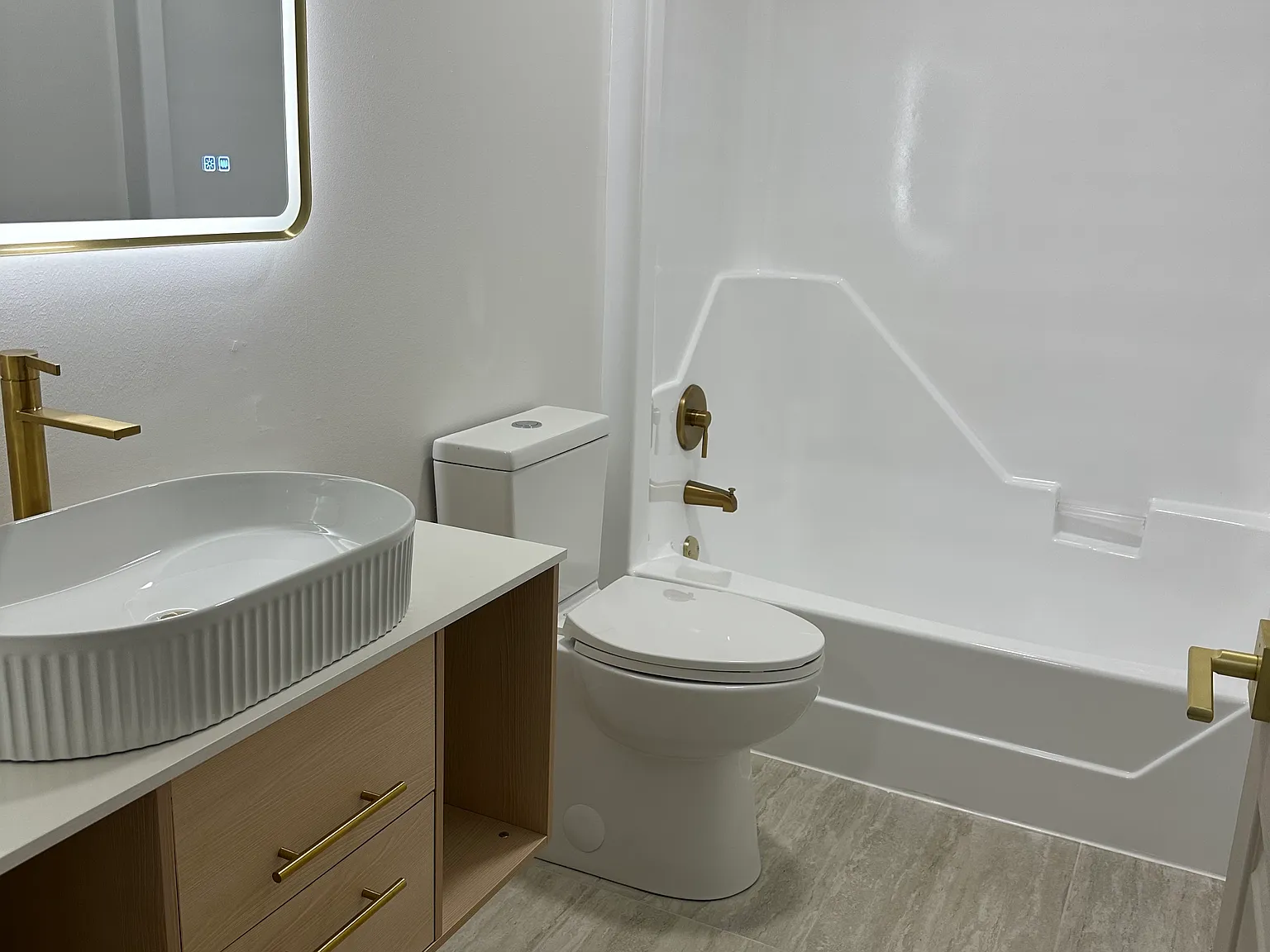 2 bed, 1.5 bath, 1075 sqft, $1,875 — Photo 2