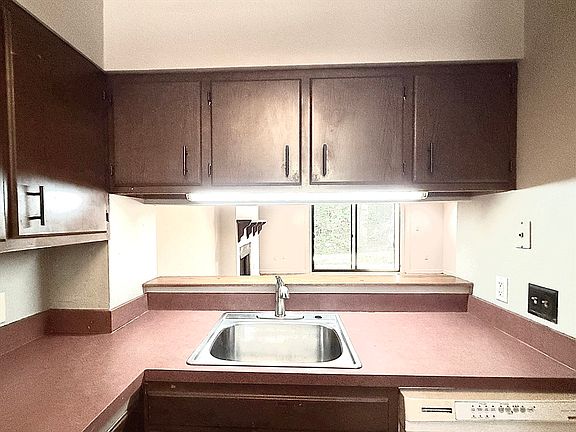 4th image of 18 Highwood Dr Unit 18