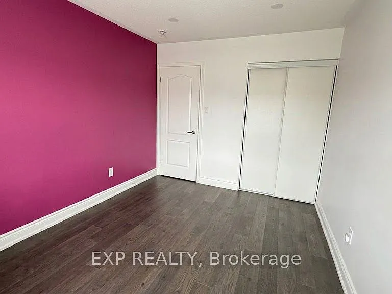 215 Remembrance Rd — Photo 15