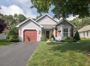 10 Ridgemont Ln, Whiting, NJ 08759
