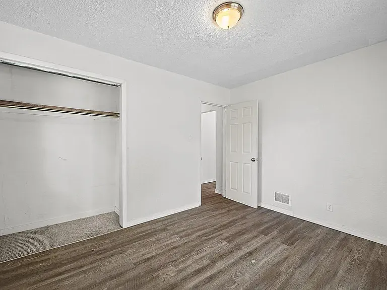 5400 N 53rd St #B — Photo 7