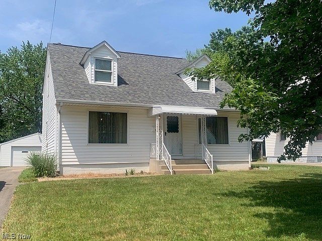1st image of 1569 Beechwood St NE