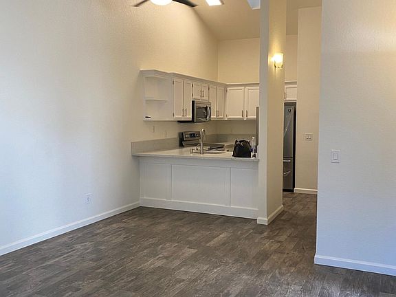 5th image of 126 Golden Gate Cir