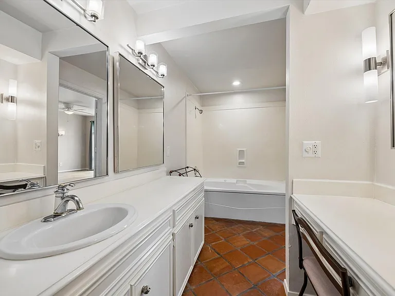 3502 Burlington St #13 — Photo 16