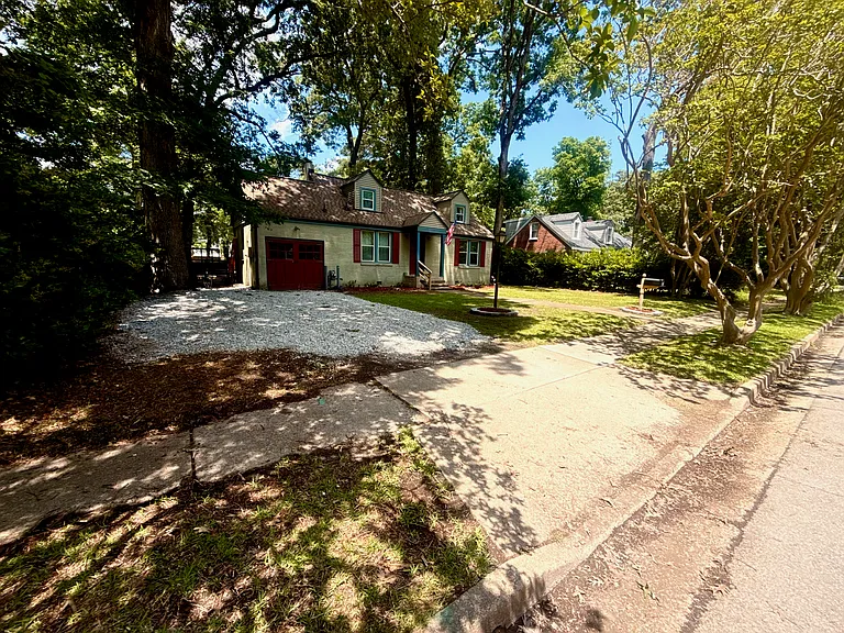 1214 Frank St — Photo 3