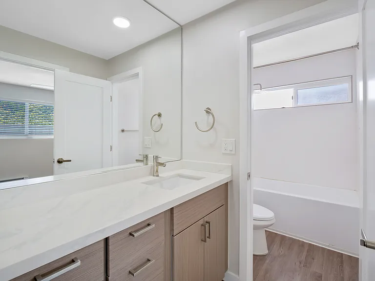 419 N Broadway — Photo 15