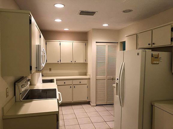 3rd image of 34 Stratford Lane #B