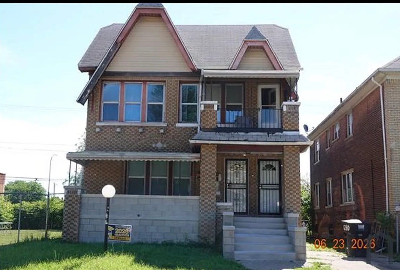 3 bed, 1100 sqft, $1,200 — Photo 1