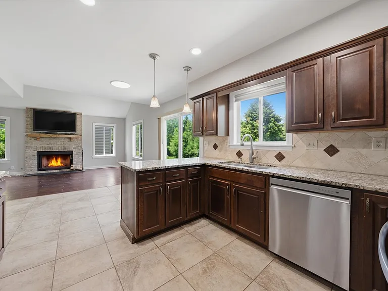 21854 W Kentwood Dr — Photo 15
