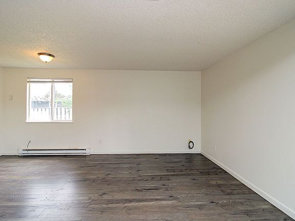 5th image of 13323 & 13325 Clairmont Way #13323
