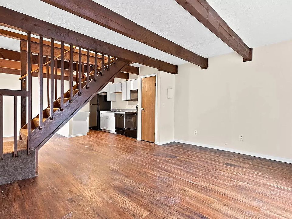 1st image of 2399 Eakin Rd #2401