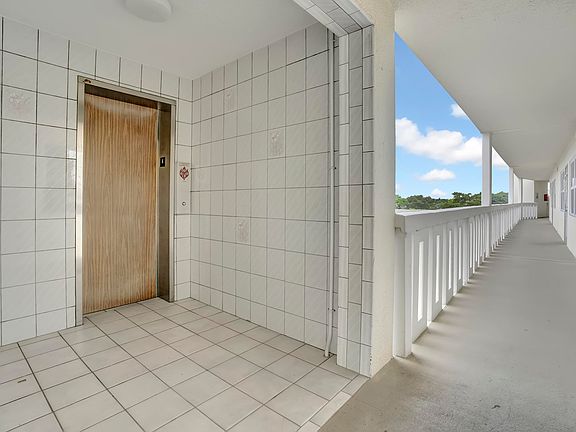 3rd image of 451 Grantham Cir #C