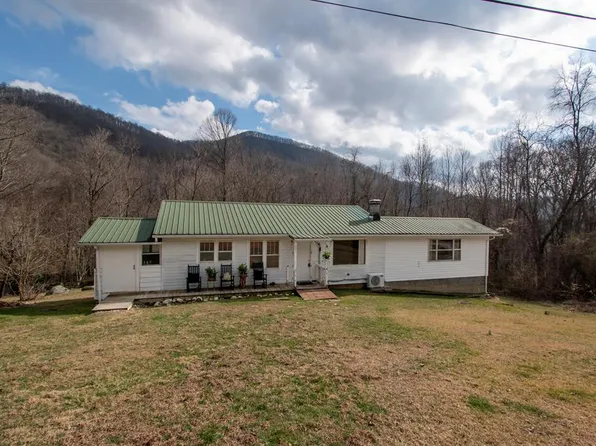 5834 Sweetwater Rd, Robbinsville, NC 28771