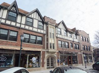 545 Chestnut St APT 204, Winnetka, IL 60093