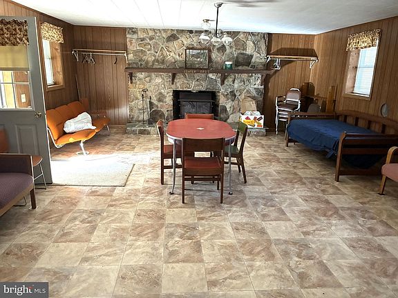 4th image of 807 Sand Springs Rd
