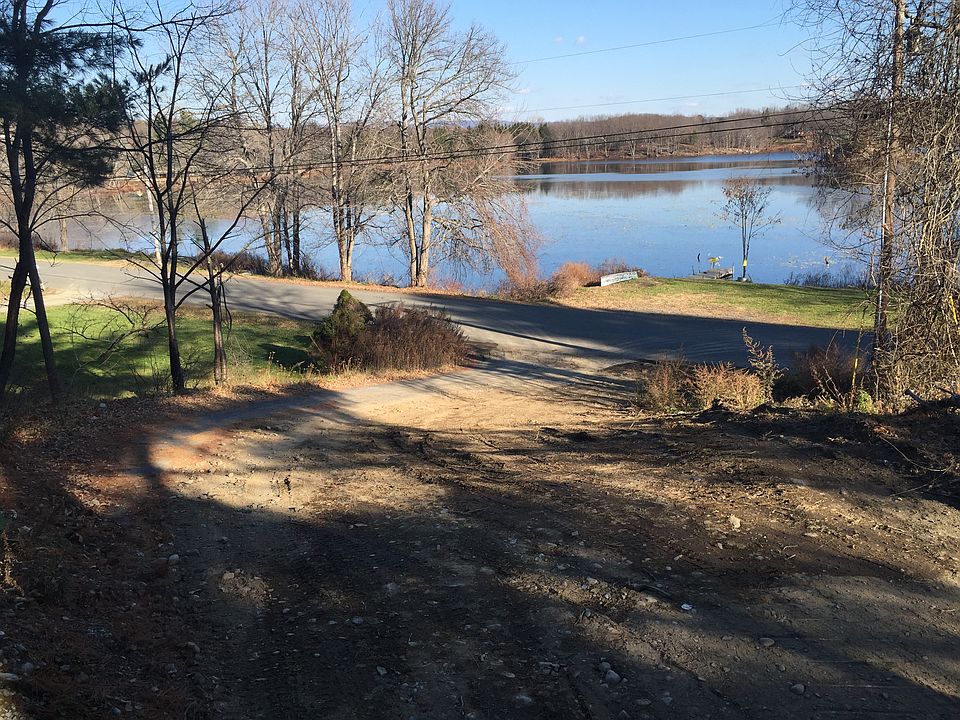 2nd image of 543 Lake Rd