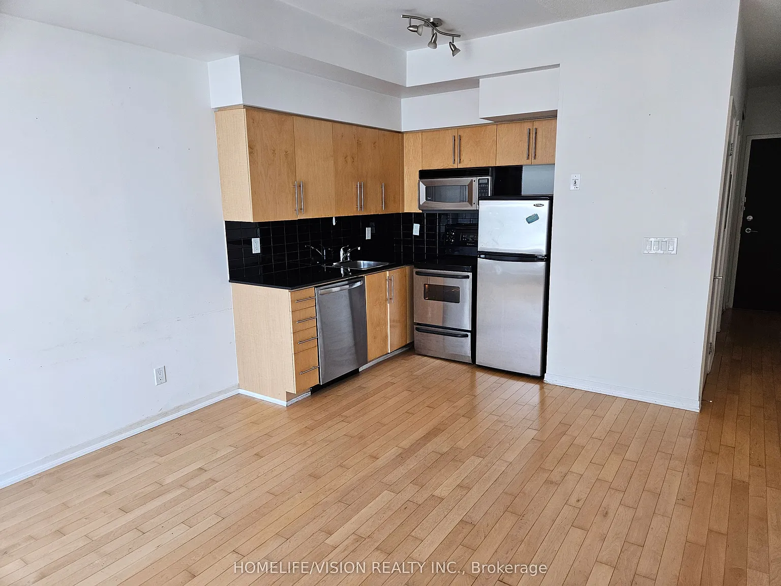 Studio, $1,900 — Photo 3