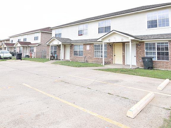 2nd image of 3302 Hereford Ln APT C