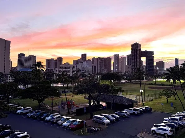 509 University Ave APT 504, Honolulu, HI 96826