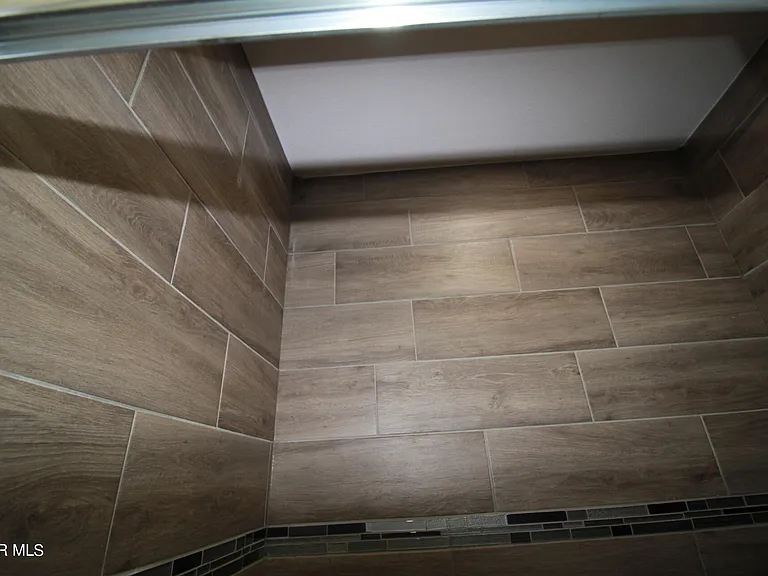 620 Adrian Arellano St W — Photo 44